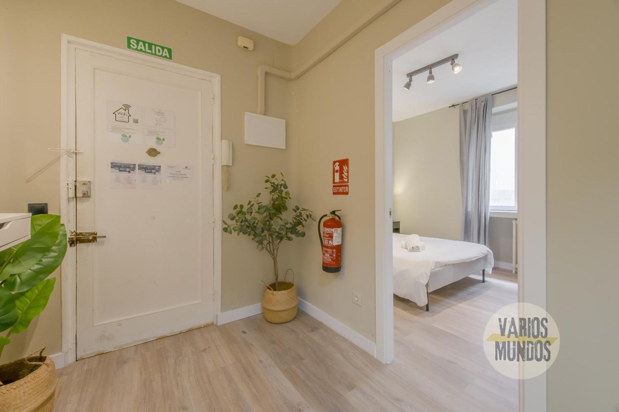 Practico Apt 7Pax En Calle Santa Ana Centro De Madrid Bagian luar foto